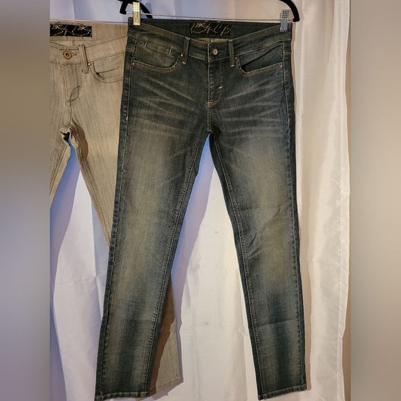 * * BOGO LEVEL 99 NWOT stretchy straight leg 👖 jeans - Picture 2 of 5